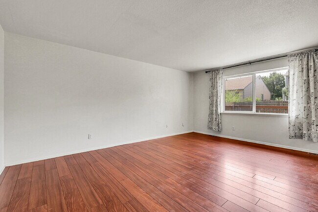 Foto del edificio - $2,650.00 - 4 Bedrooms, 2.5 Bathrooms, Sin...