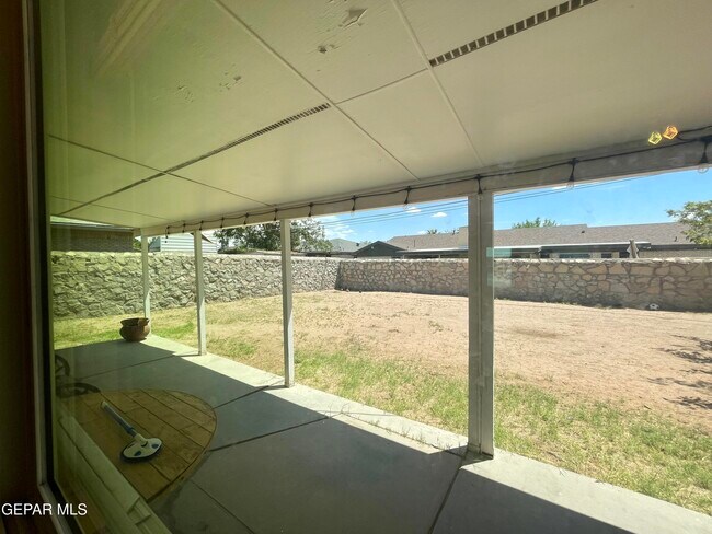Foto del edificio - 9004 Lait Dr