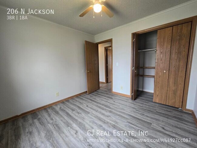 Foto del edificio - 206 N Jackson-