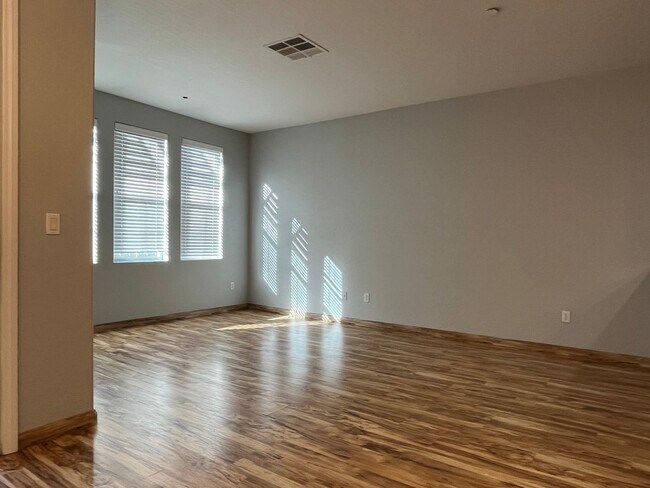 Foto del edificio - Charming 3 Bed, 3 bath townhome for rent!