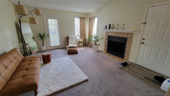 Building Photo - 4400 Thornbriar Ln