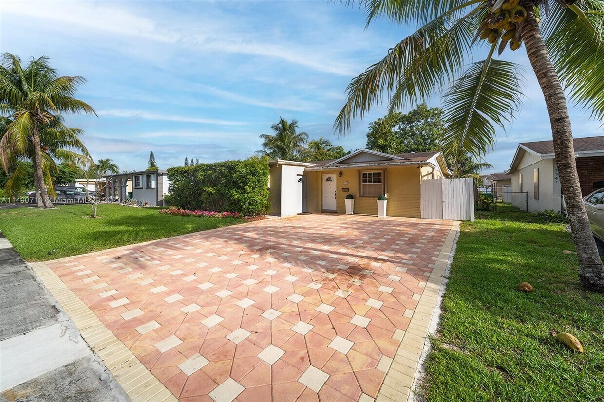 Foto principal - 7751 NW 41st St