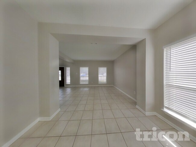 Foto del edificio - 5911 Klamath Falls Ct