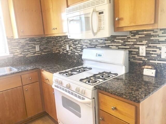 Building Photo - 289 3rd St