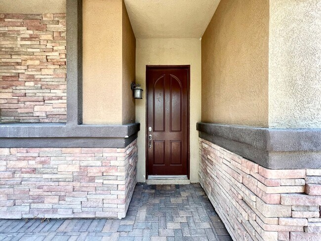 Building Photo - STUNNING 3BD/2.5BA HOME W/ TESLA SOLAR, POOL, SPA, & LOFT!!