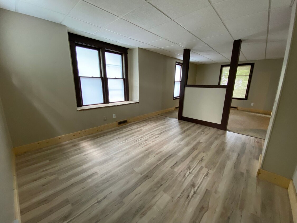Primary Photo - 1422 E Stockbridge - 4 Bed/1 Bath House in...