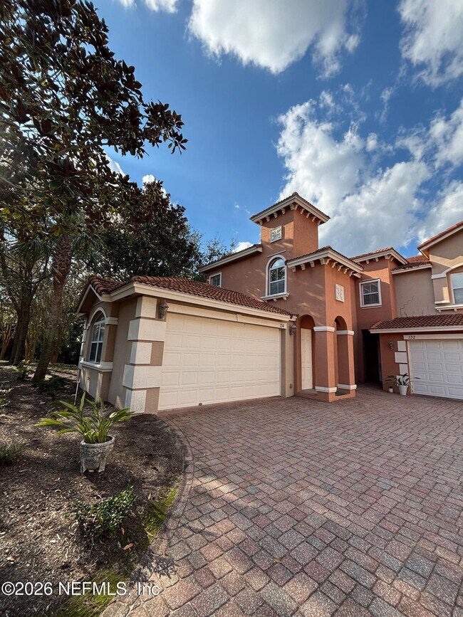 Foto del edificio - 134 Hidden Palms Ln