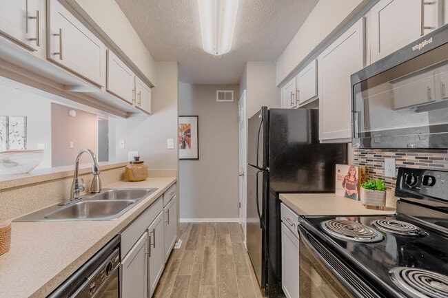 Foto del edificio - Pinehurst Place Apartments