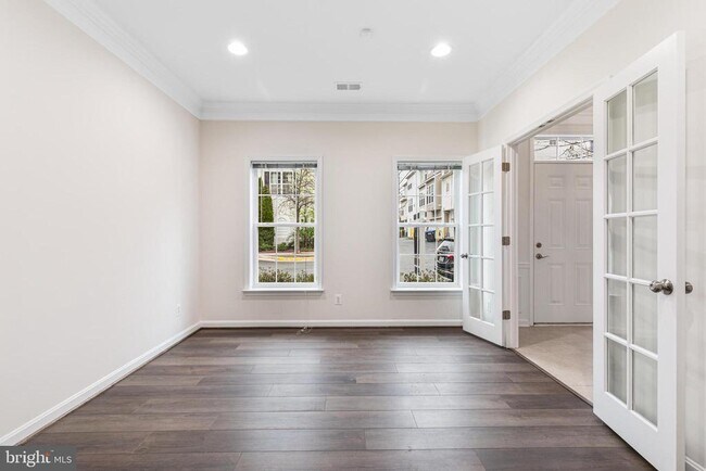 Building Photo - 5036 Greenhouse Terrace