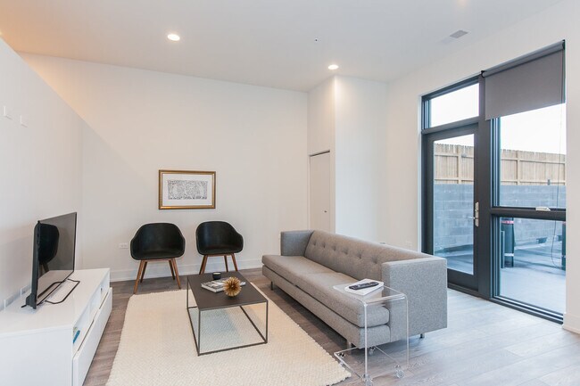 Building Photo - 861 N Larrabee St