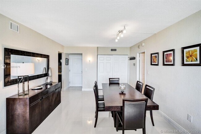 Foto del edificio - 3675 N Country Club Dr