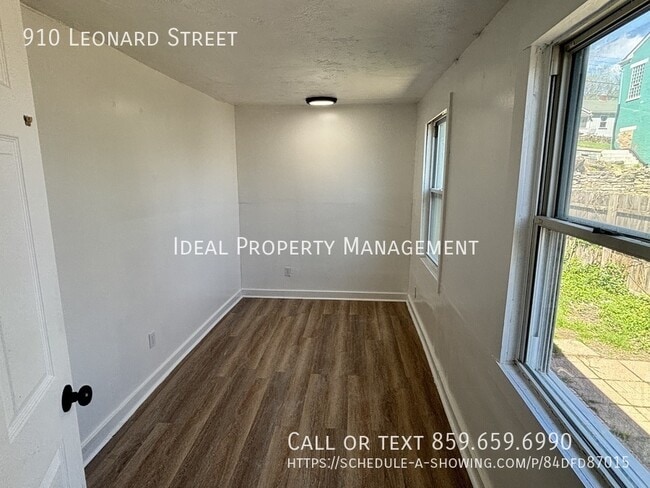 Building Photo - 910 Leonard St