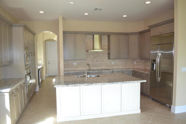 Building Photo - 174 Calmo Cir