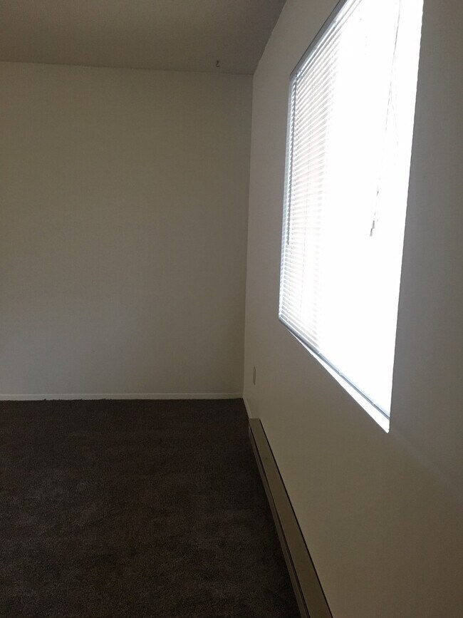 Building Photo - 2 Bedrooms 1 Bathroom-Pet Friendly