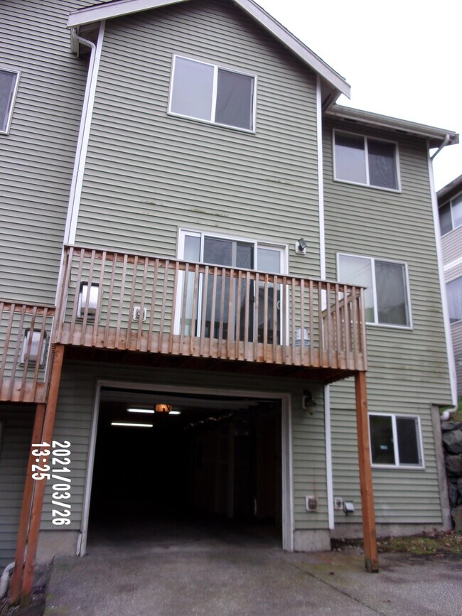 Building Photo - 1230 Chestnut St
