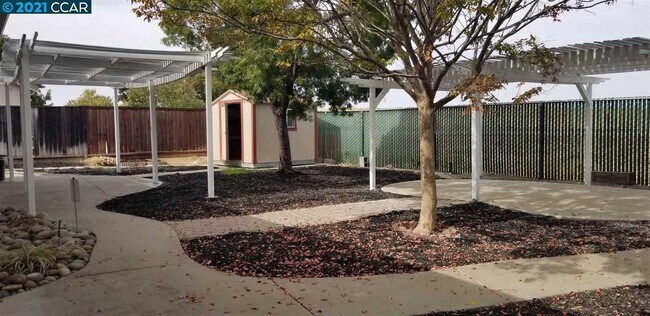 Building Photo - 1405 Stoney Gorge Way