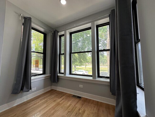 Foto del edificio - 2957 W Division St