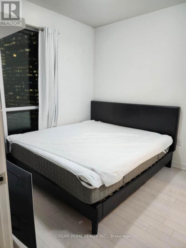 Photo du bâtiment - 1 The Esplanade