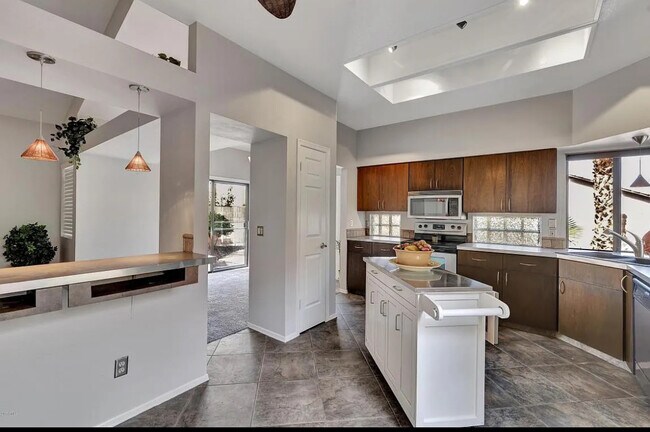 Kitchen - 852 N Terrace Rd
