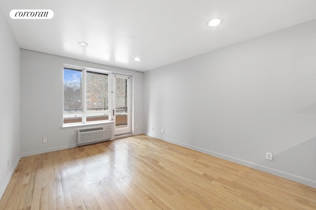Building Photo - 324 E 112th St