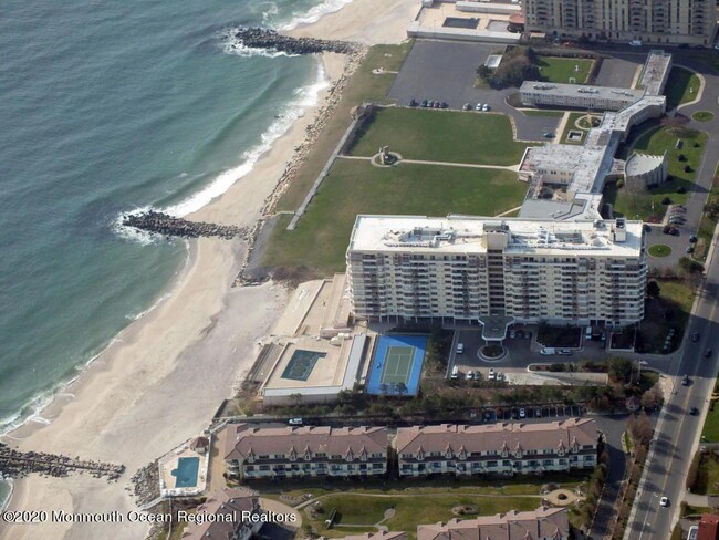 Building Photo - 717 Ocean Ave