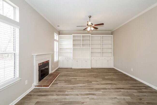 Foto del edificio - 7411 Claiborne Woods Rd