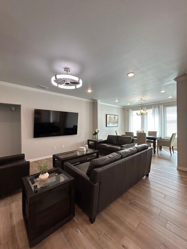 Foto del edificio - 2032 Twin Falls Dr