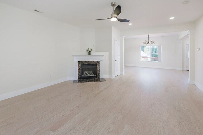 Building Photo - Spacious 4BR House in Mooresville
