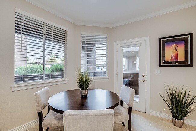 Foto del edificio - Furnished Rental - 3 Month Minimum