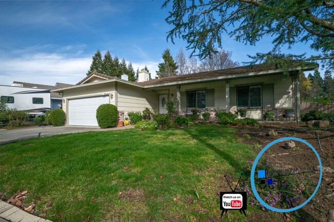 Building Photo - Oakwood Drive 3bd on corner lot with great...