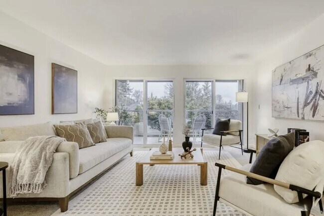 Foto del edificio - Canterbury Shores Condominiums ~ Madison Park