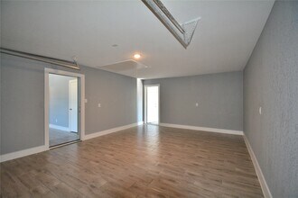 Building Photo - 3335 Lafferty Rd