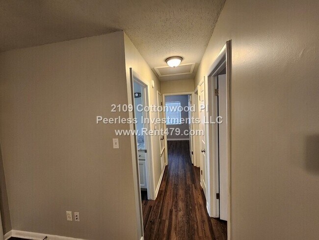 Building Photo - 2109 Cottonwood Pl