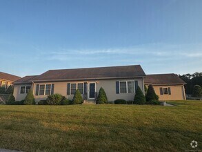 Building Photo - 16 Oriole Dr