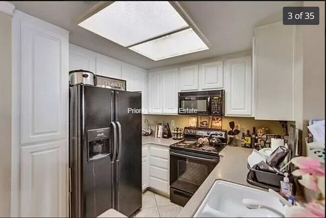 Kitchen - 2220 Camino de la Reina