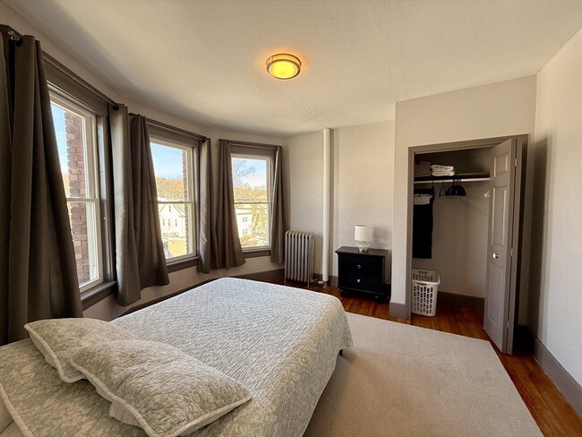 Building Photo - 70 Russell St