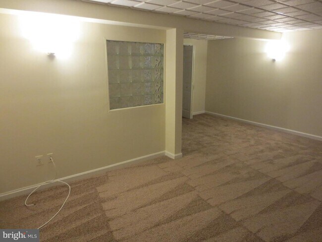 Building Photo - 9 Ramsgate Ct