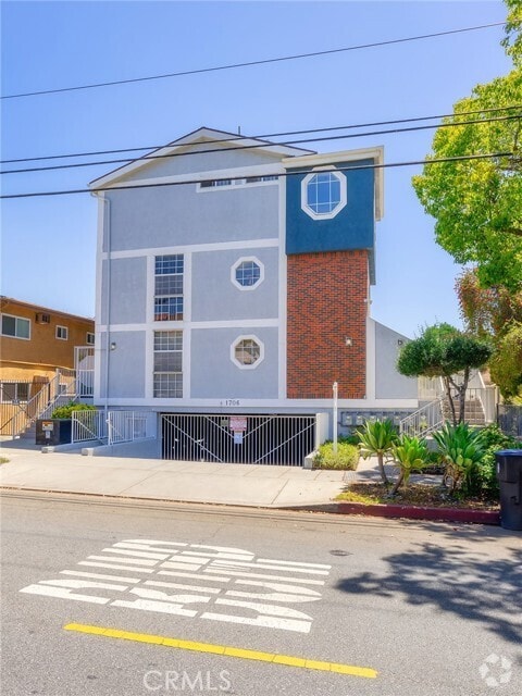 Building Photo - 1706 Grismer Ave