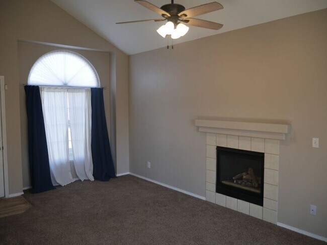 Foto del edificio - 2063 Fairweather Way