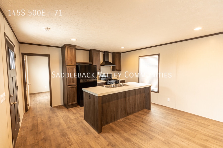 Primary Photo - 145 S 500 E