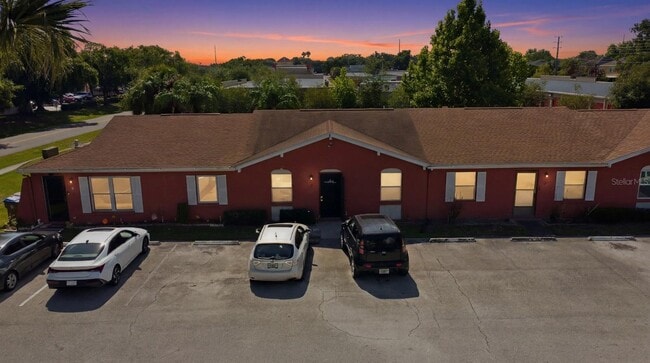 Building Photo - 2 E Las Palmas Way