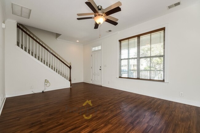 Building Photo - Modern 2x2.5 Living in the Heart of Park Circle