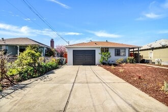 Building Photo - 147 Wisteria Dr