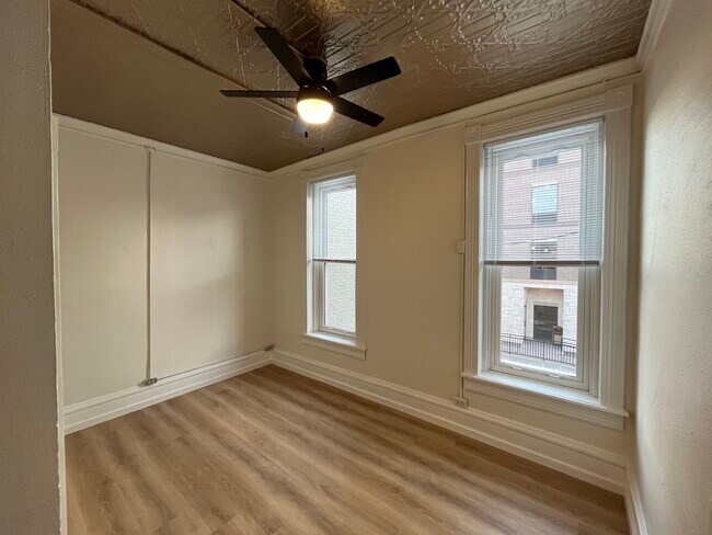 Foto del edificio - 113 1/2 Main St E