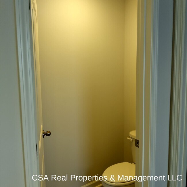 Building Photo - 8240 Bluewater Dr