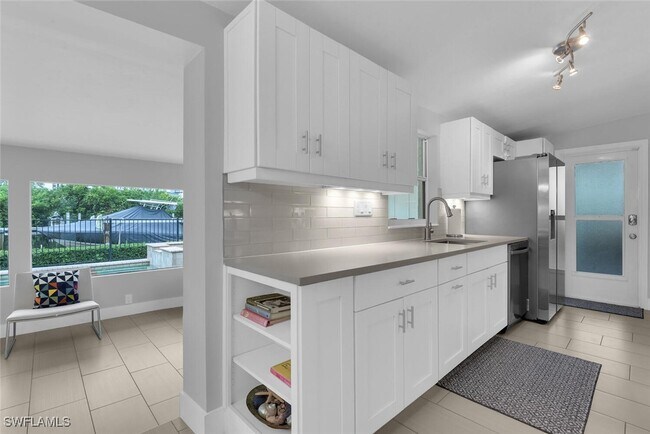 Foto del edificio - 2048 Harbor Ln