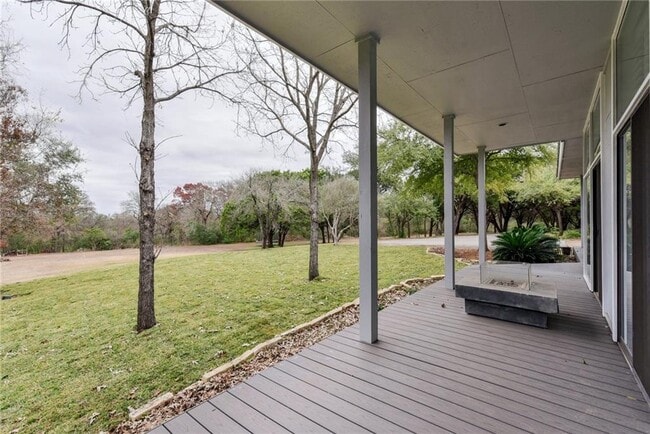 Building Photo - 3602 Stoneridge Rd