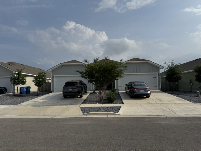 Duplex Exterior - 629 Heathers Way