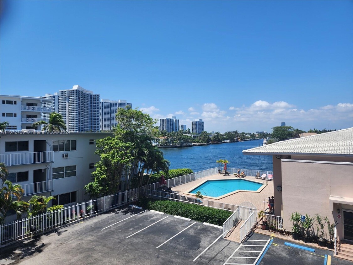 Primary Photo - 3161 S Ocean Dr