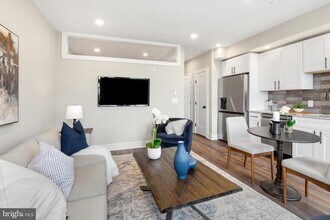 Building Photo - 1924 N Front St